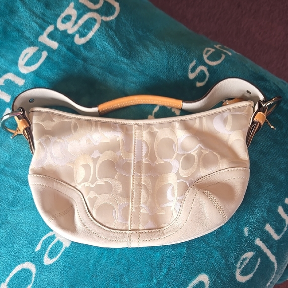 Coach Cream Shoulder Bag - Picture 1 of 3